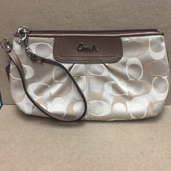 Coach Handbags - Coach wristlet clutch